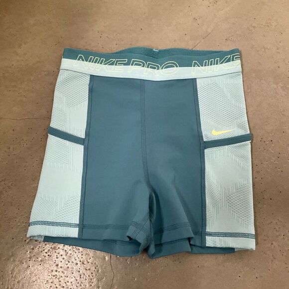 Nike Pro High-Waisted 3" Training Shorts - Picture 4 of 9